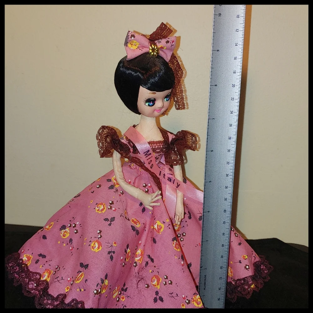 Vintage International Beauties Doll Miss Italy